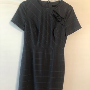 Banana Republic short sleeve dress, size 2, color gray